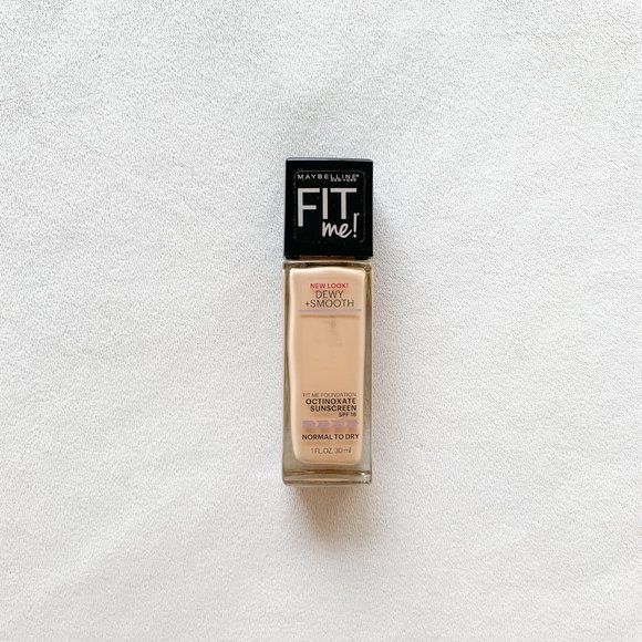 Maybelline Fit Me Dewy + Smooth Foundation - Picture 1 of 3